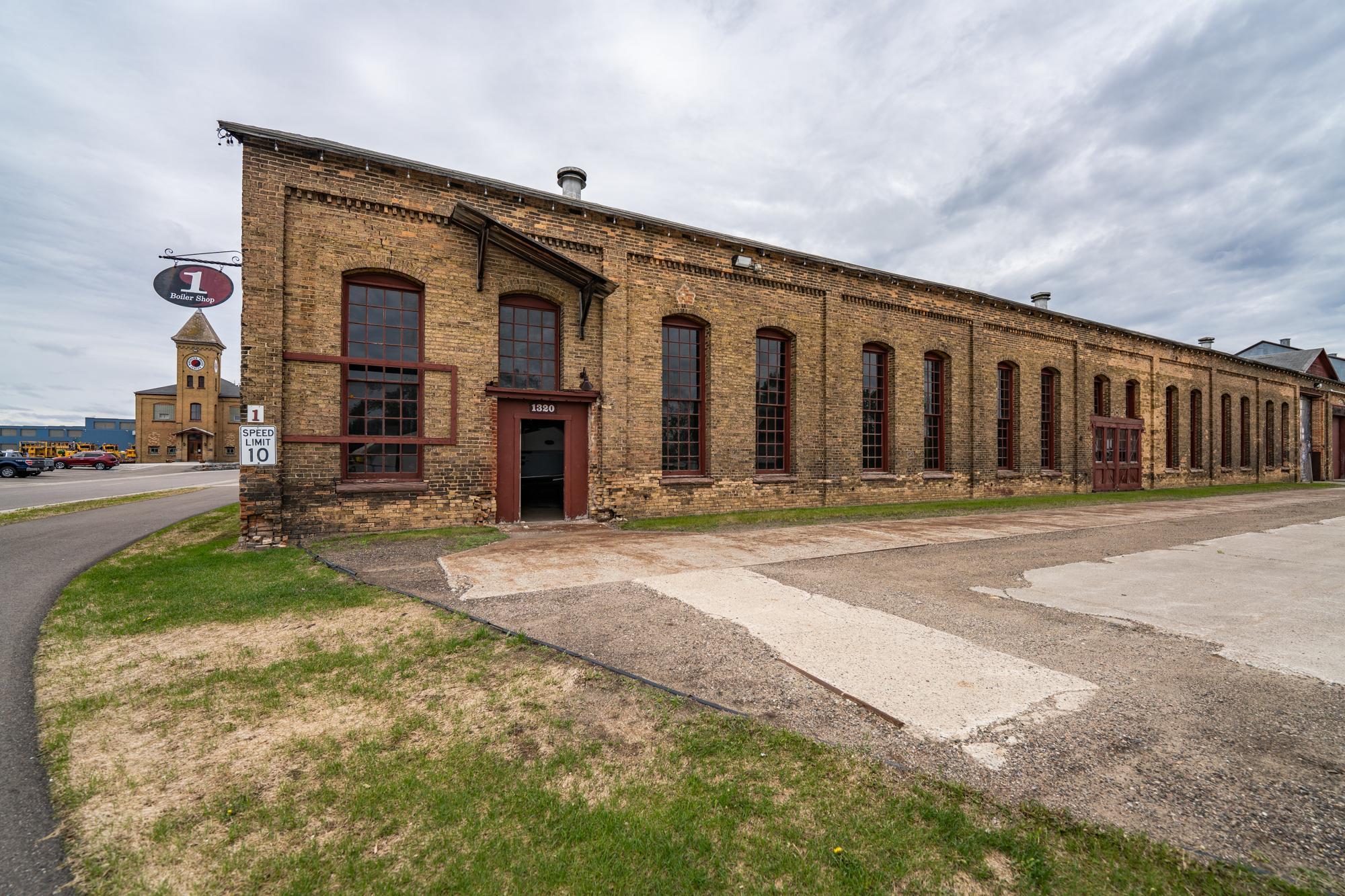 Commercial 6731673