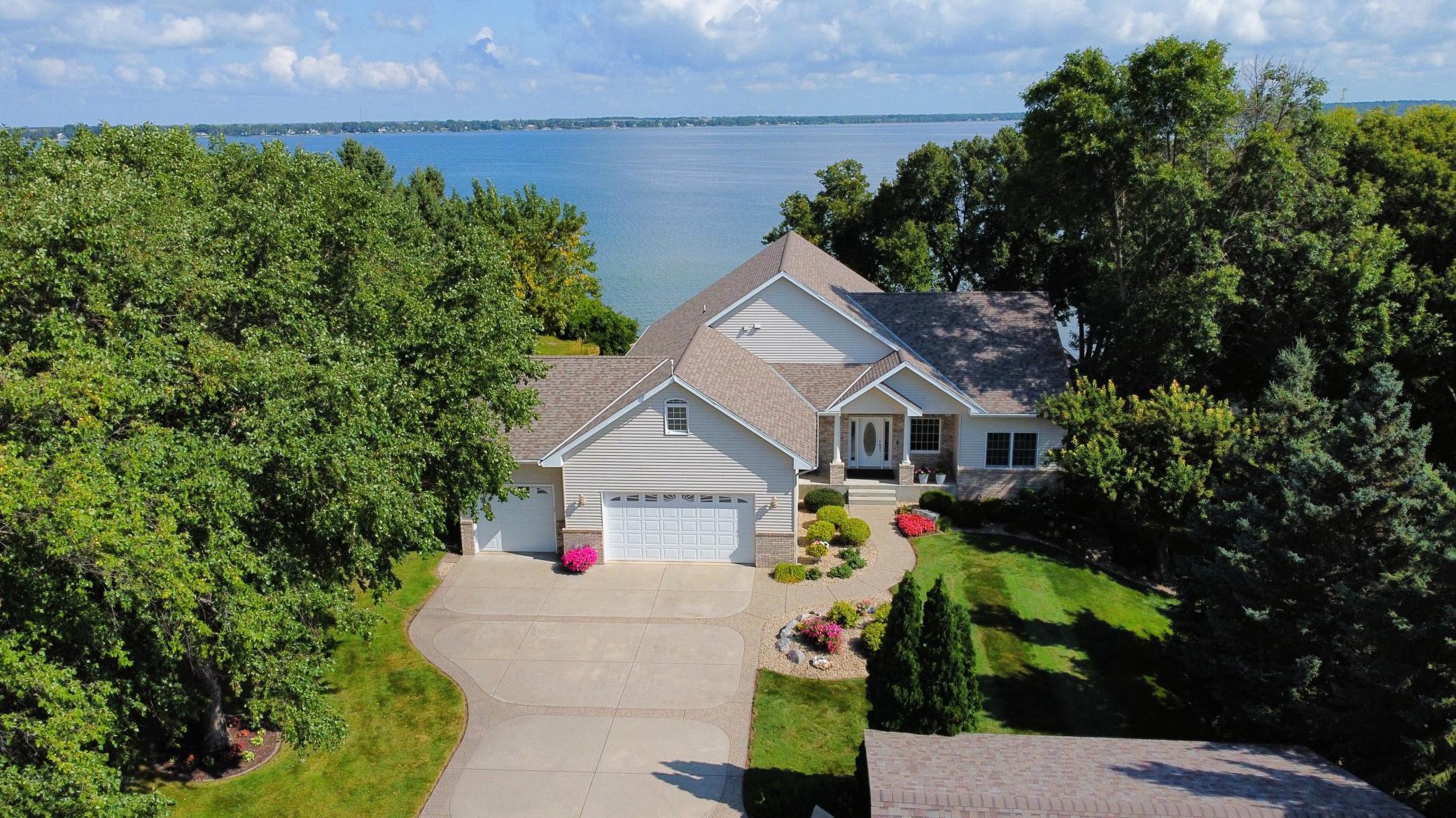 Lakehome 6785160