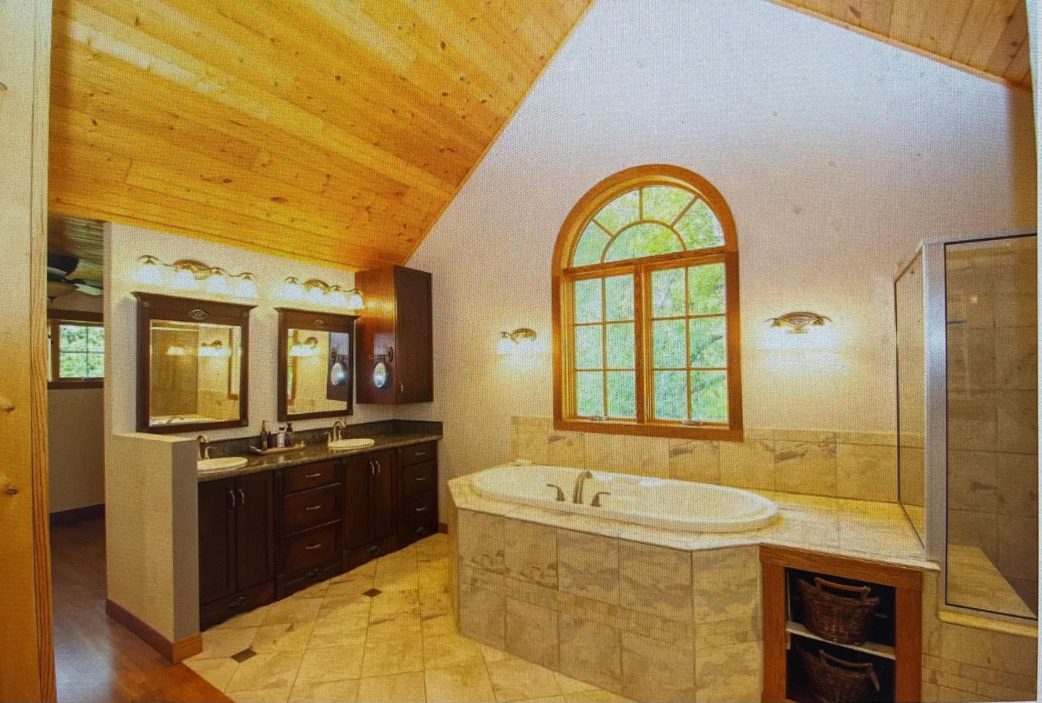 Lakehome 6807899
