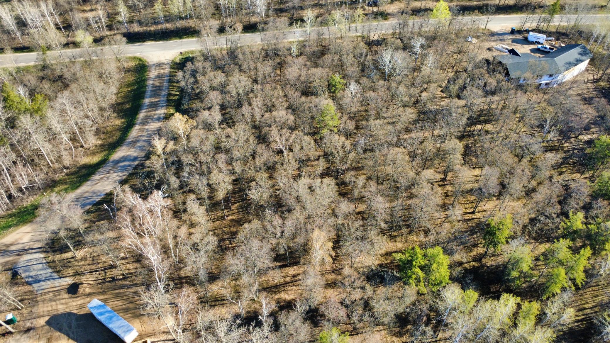 Land 7032789