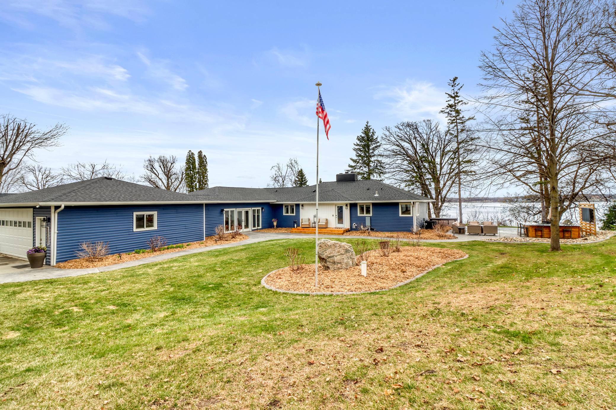 Lakehome 7064420