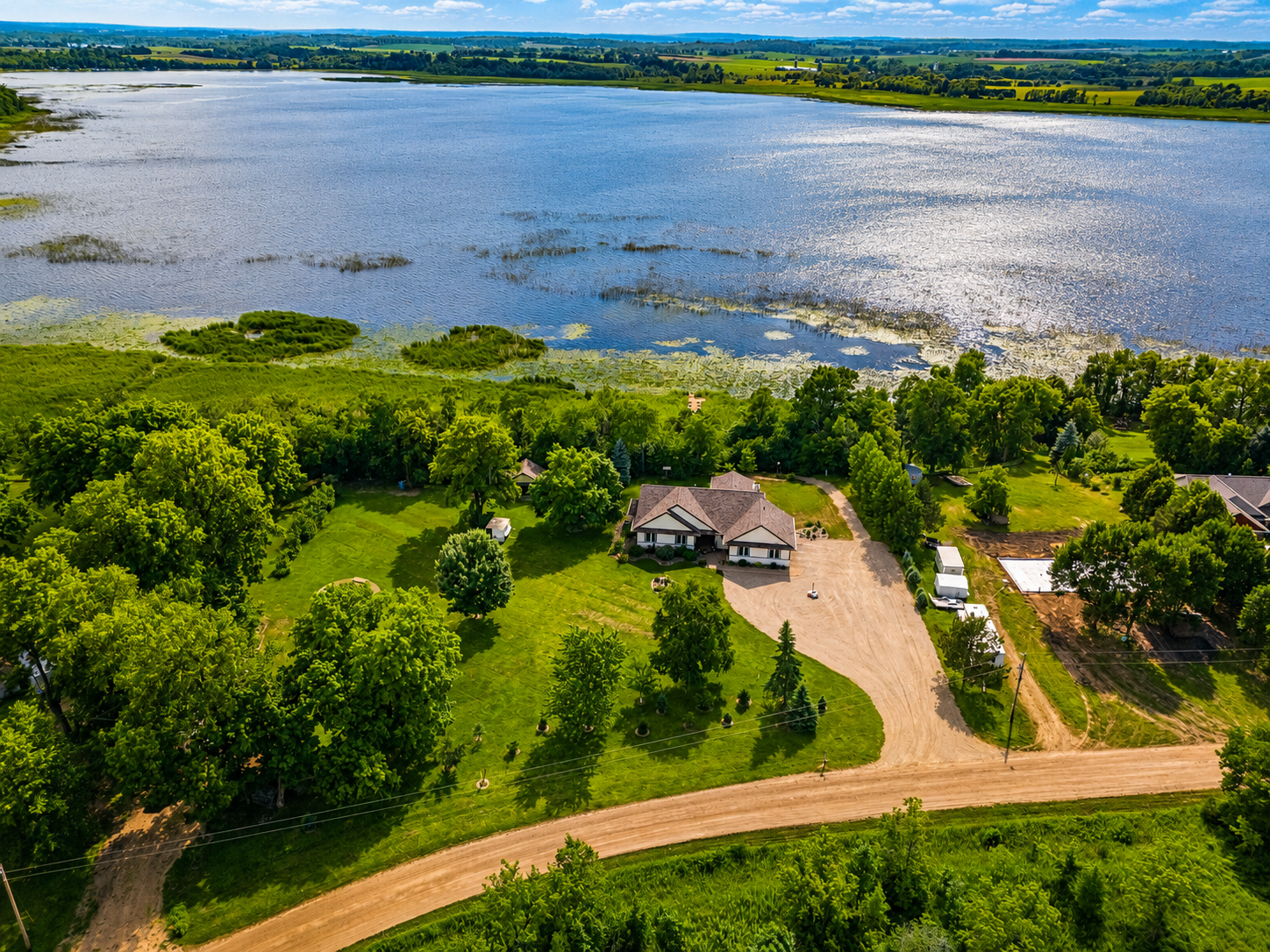 Lakehome 7067256