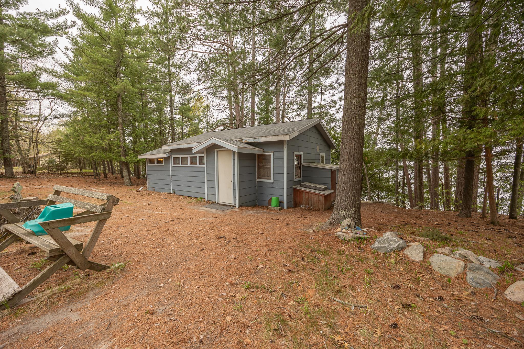 Lakehome 7068005