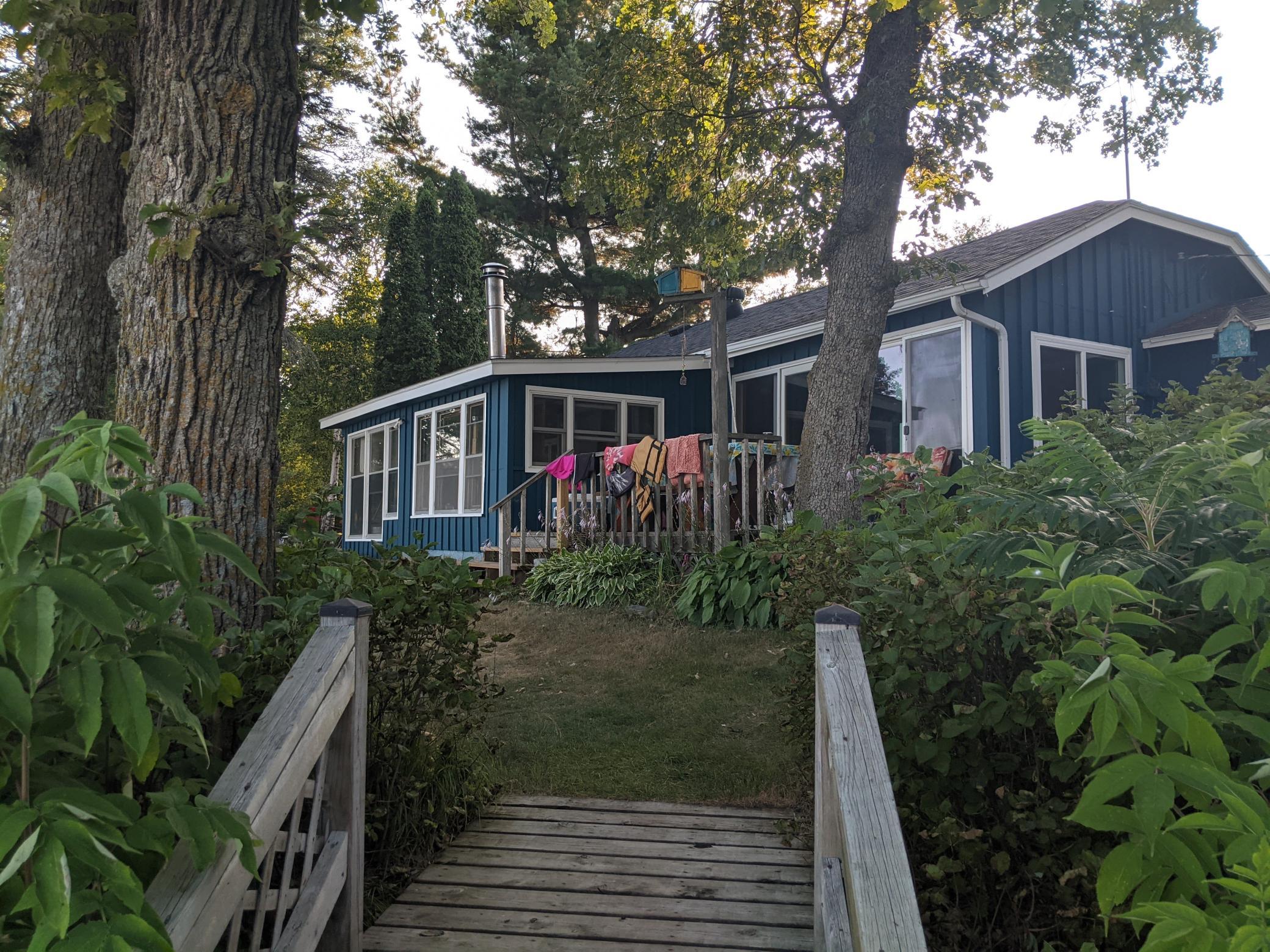 Lakehome 7068824
