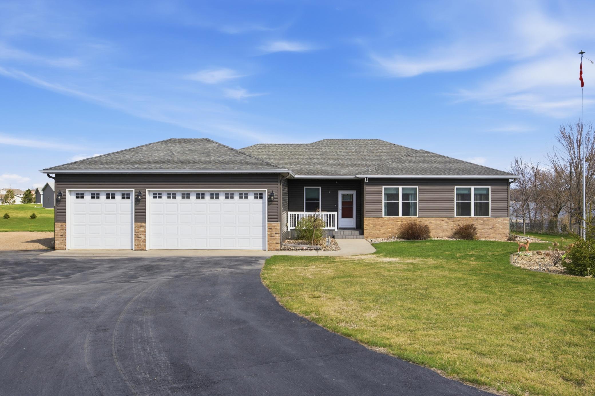 Lakehome 7068926