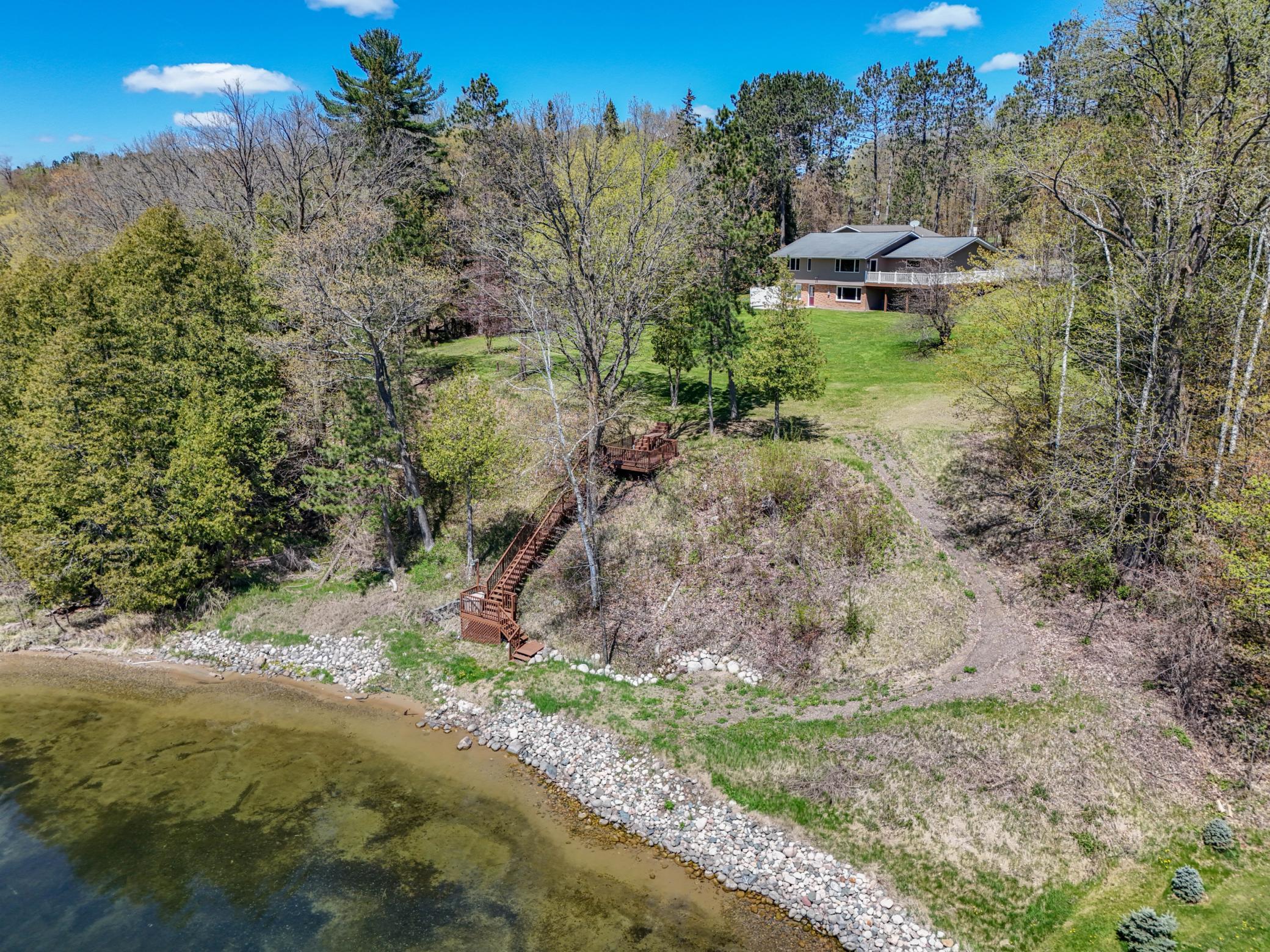 Lakehome 7078046