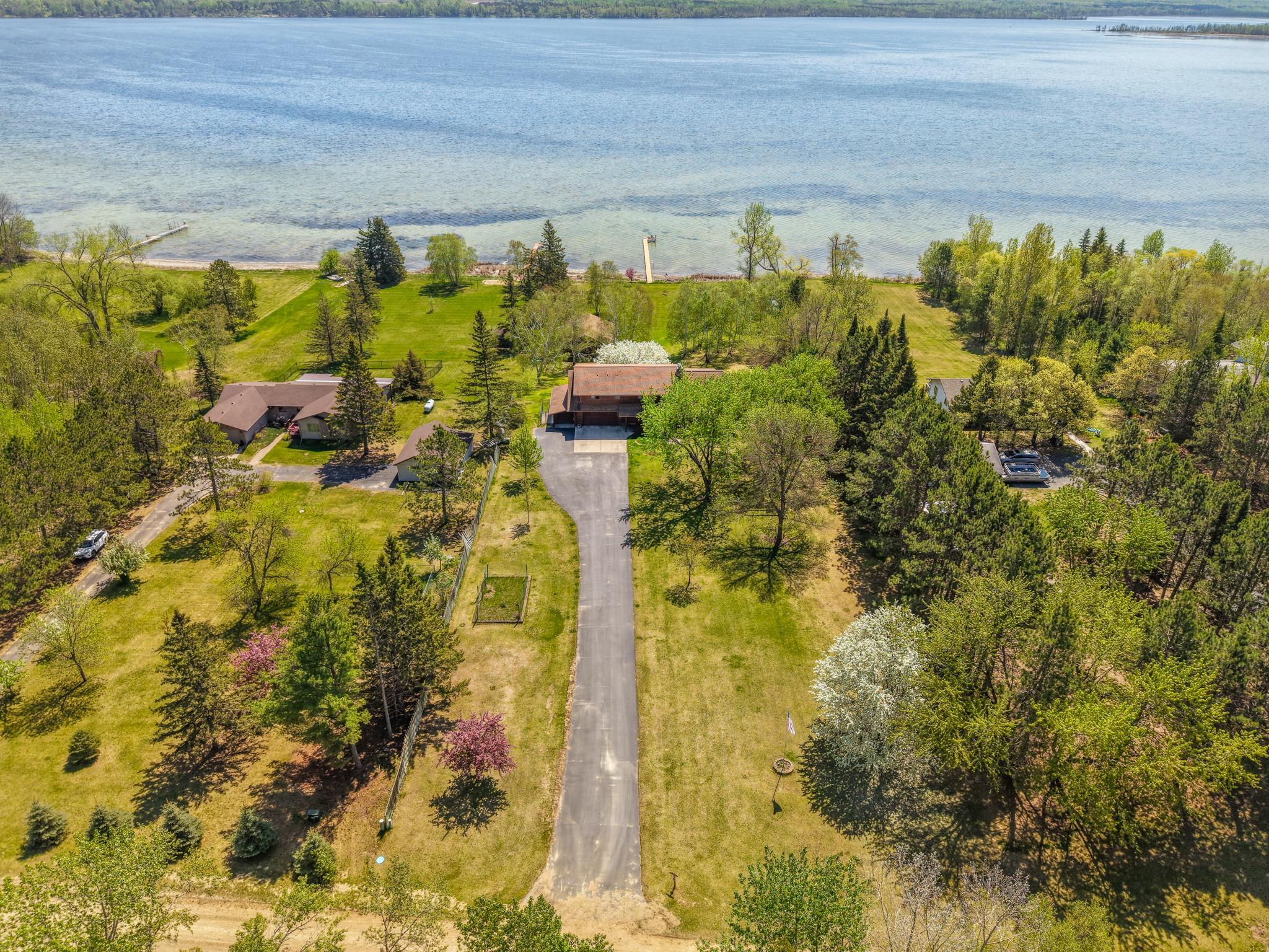 Lakehome 7081836