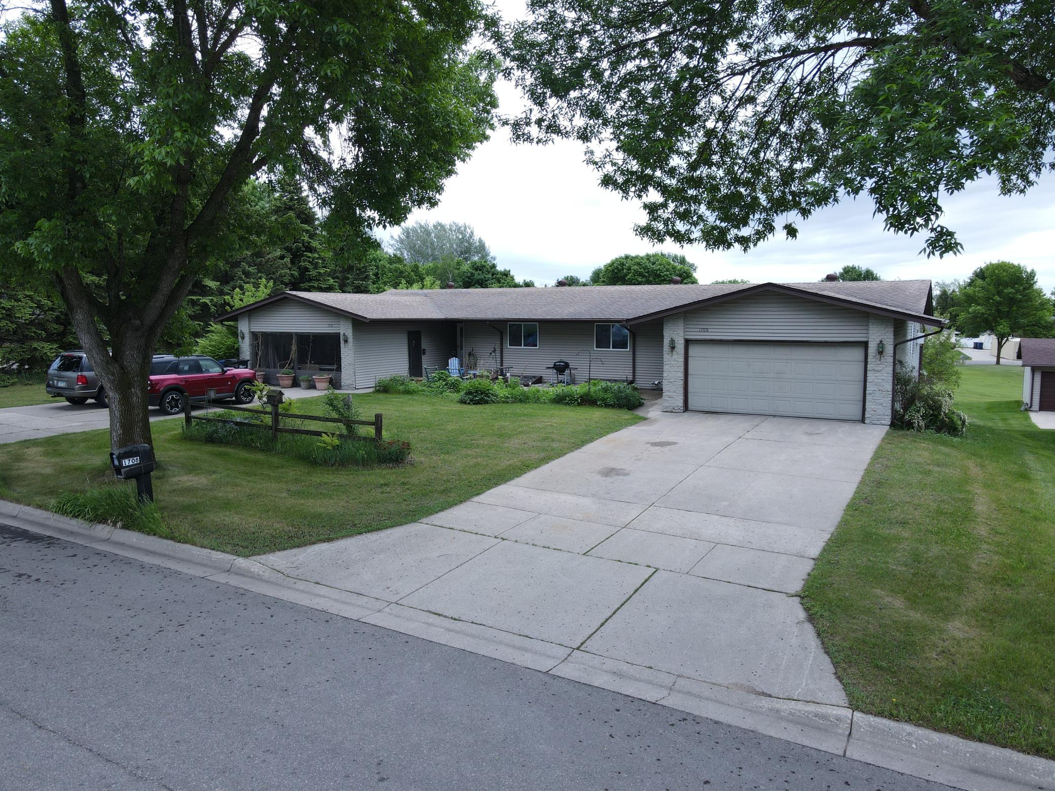 Residential 7085839