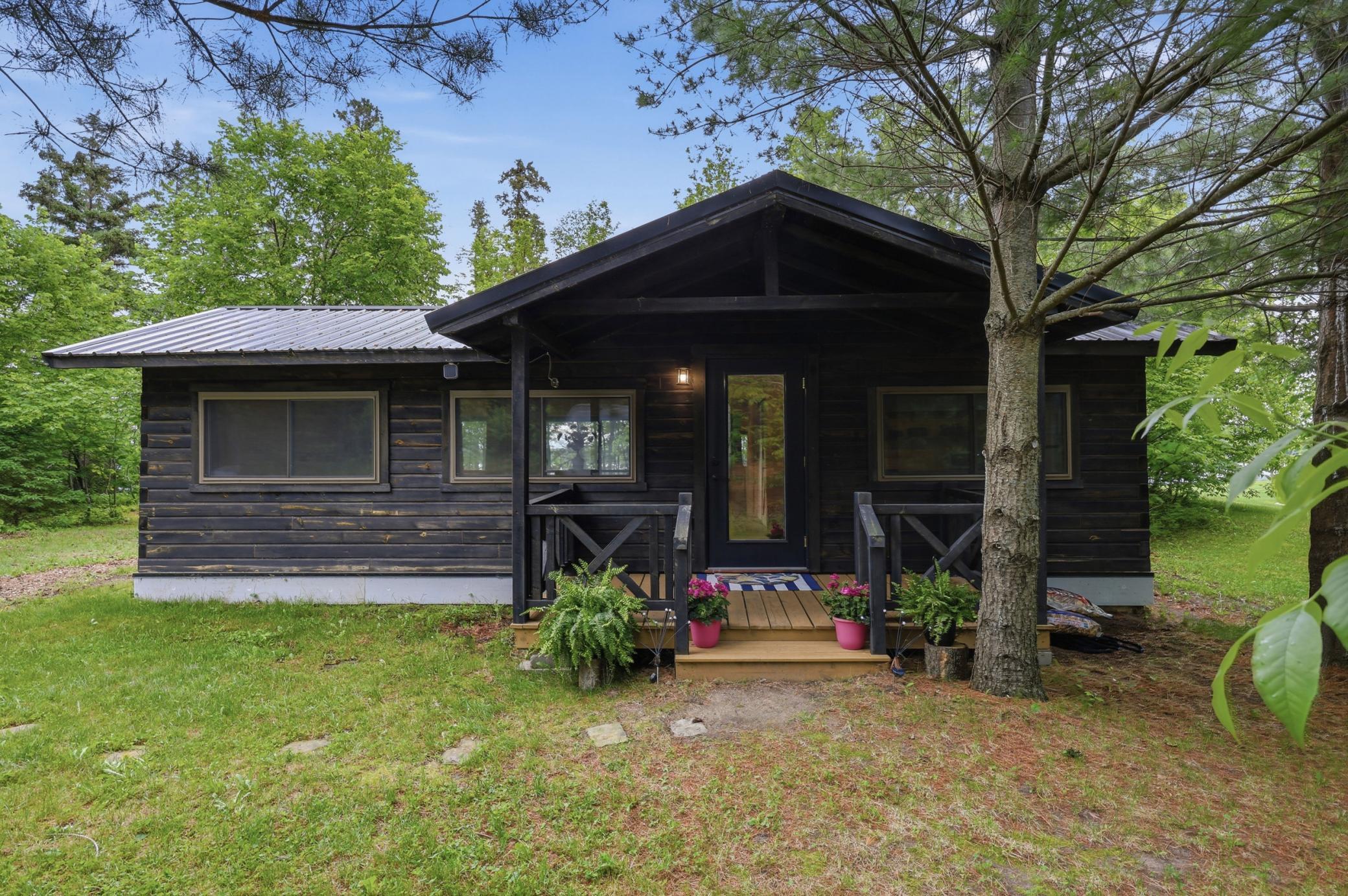 Lakehome 7087297