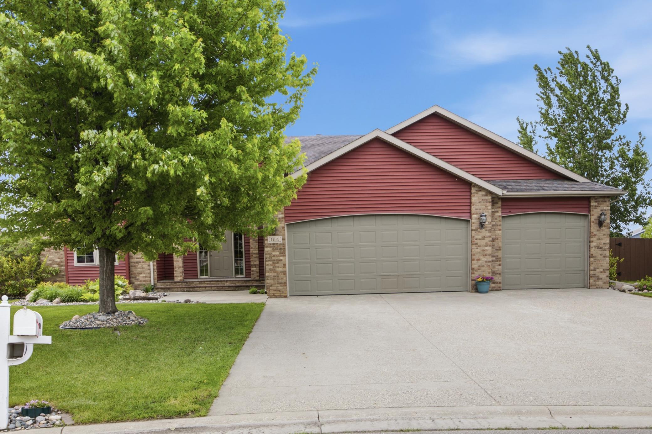 Residential 7093743