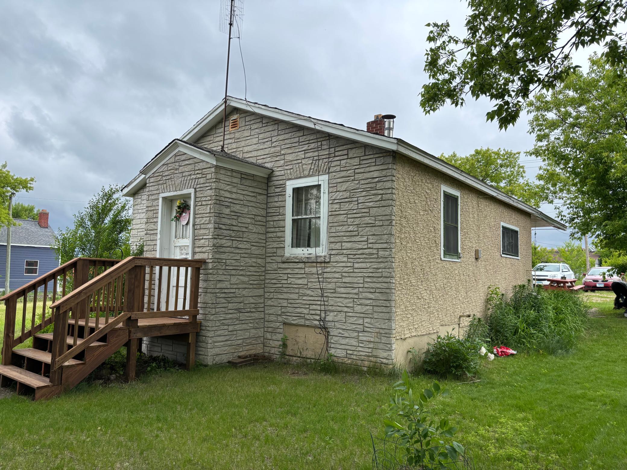Residential 7095323