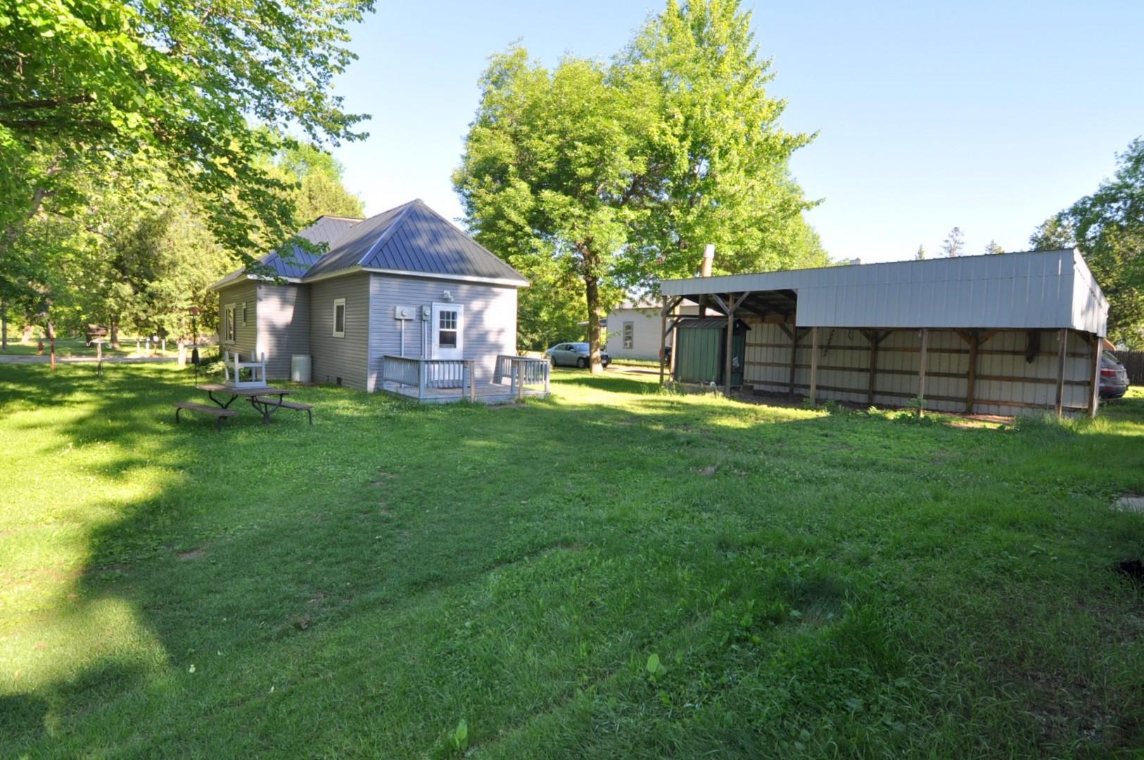 Residential 7095716