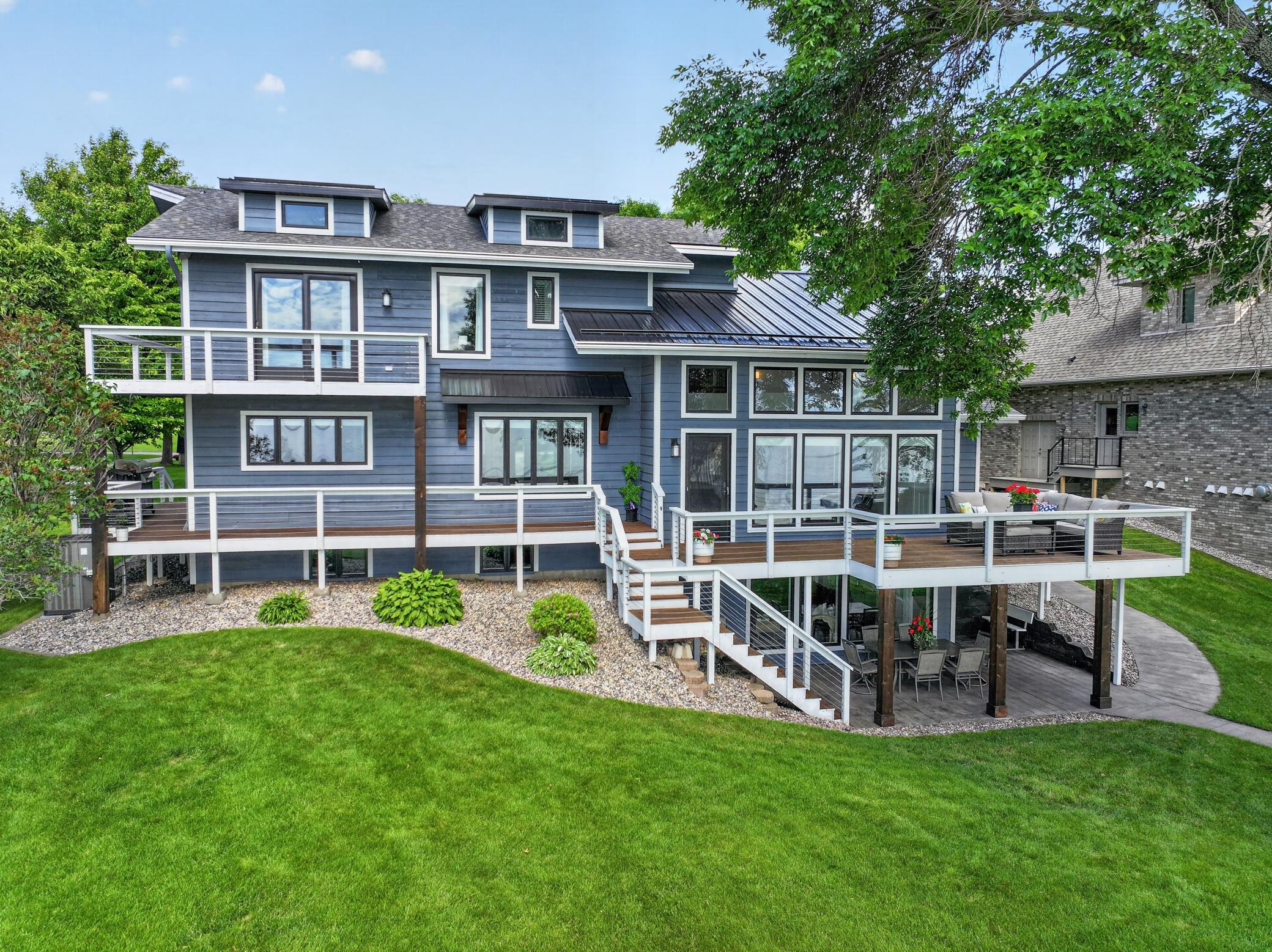 Lakehome 7097376