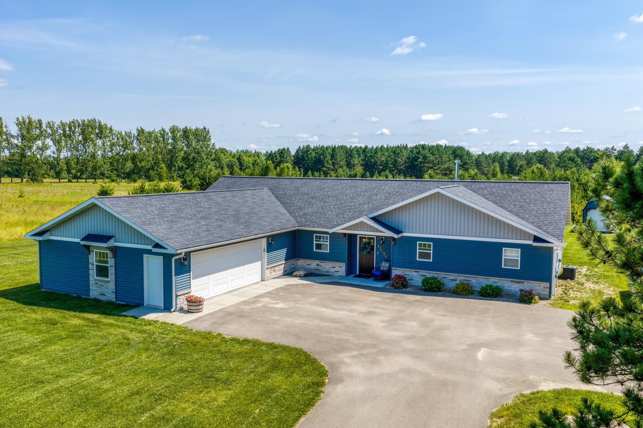 Residential 7107758