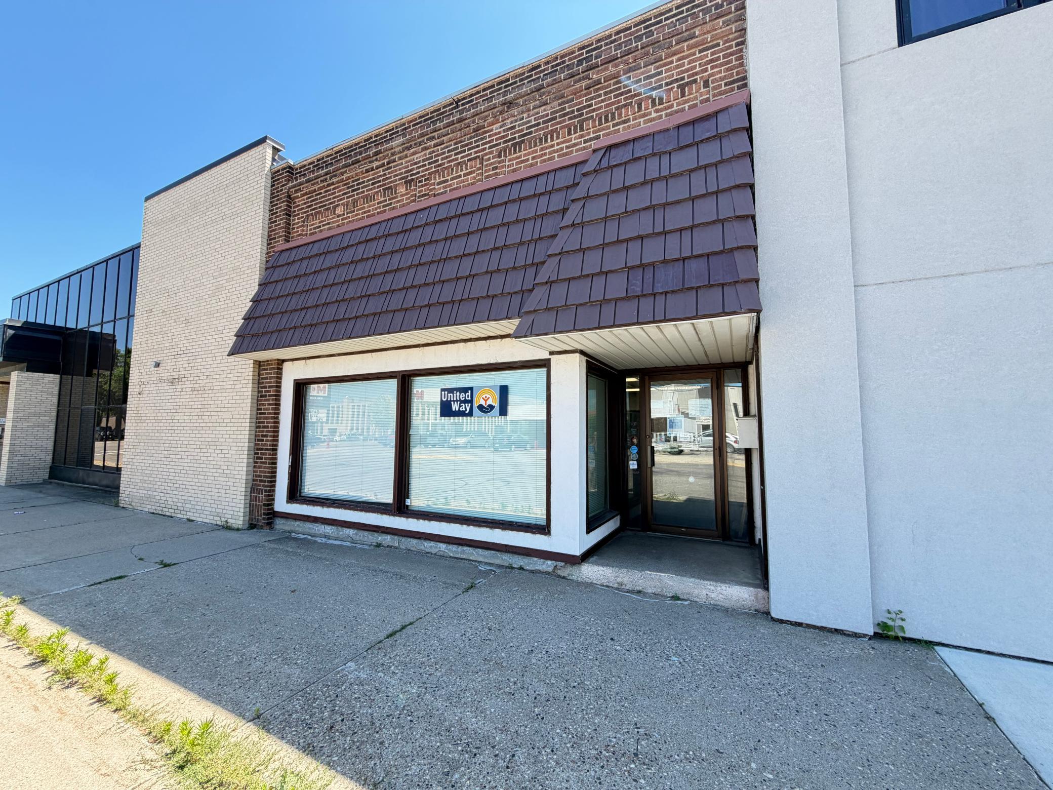 Commercial 7109761