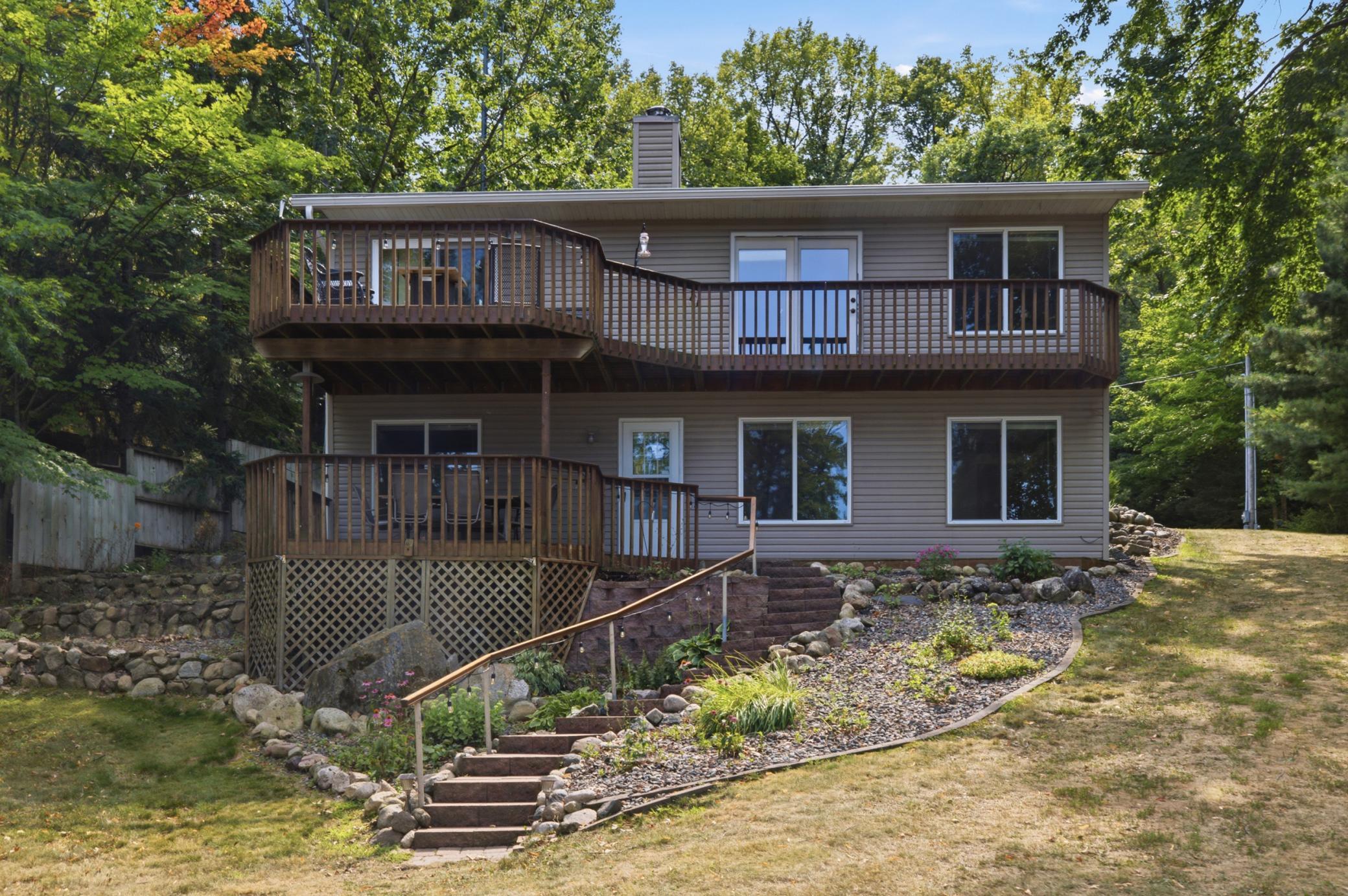 Lakehome 7124984