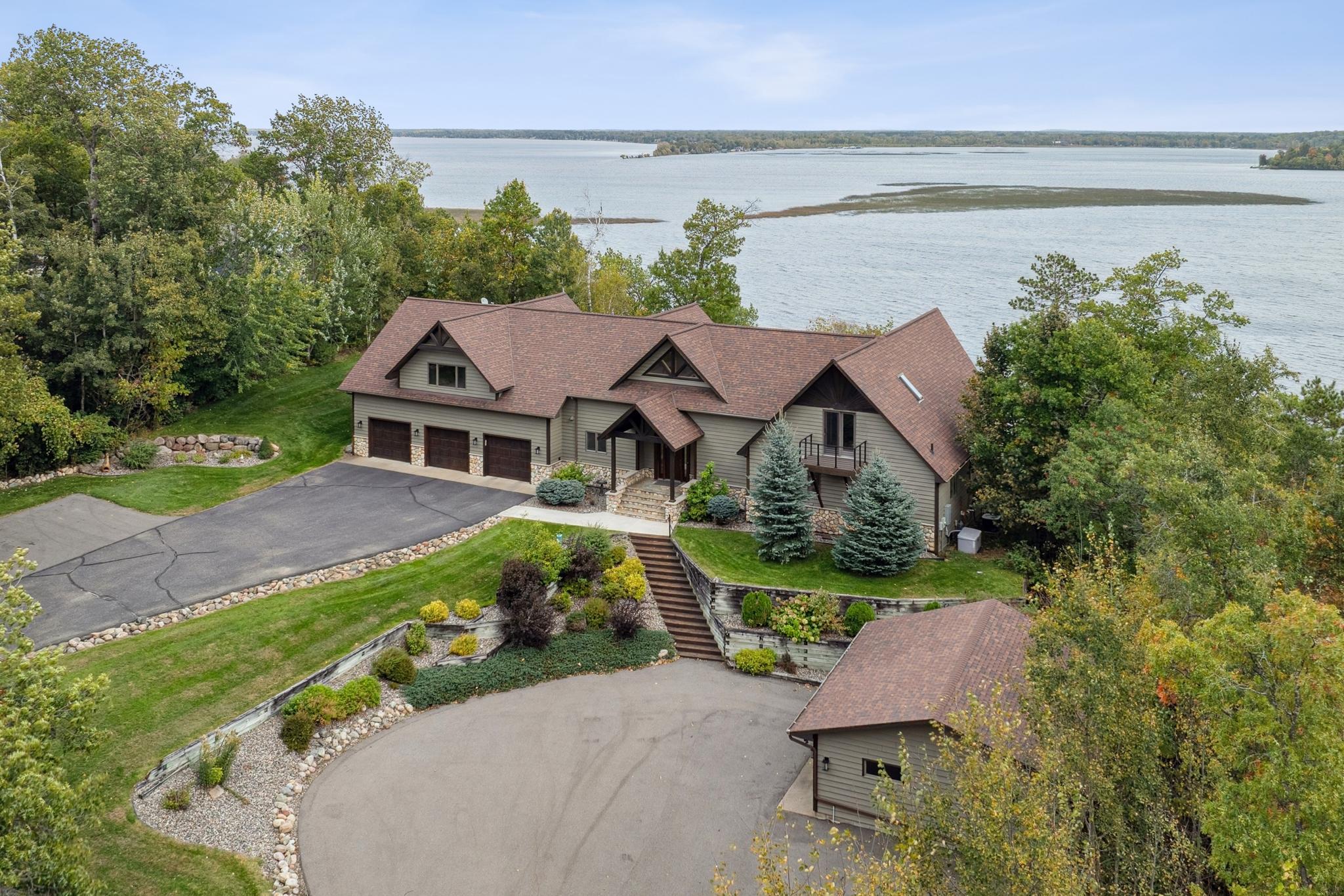 Lakehome 7133637