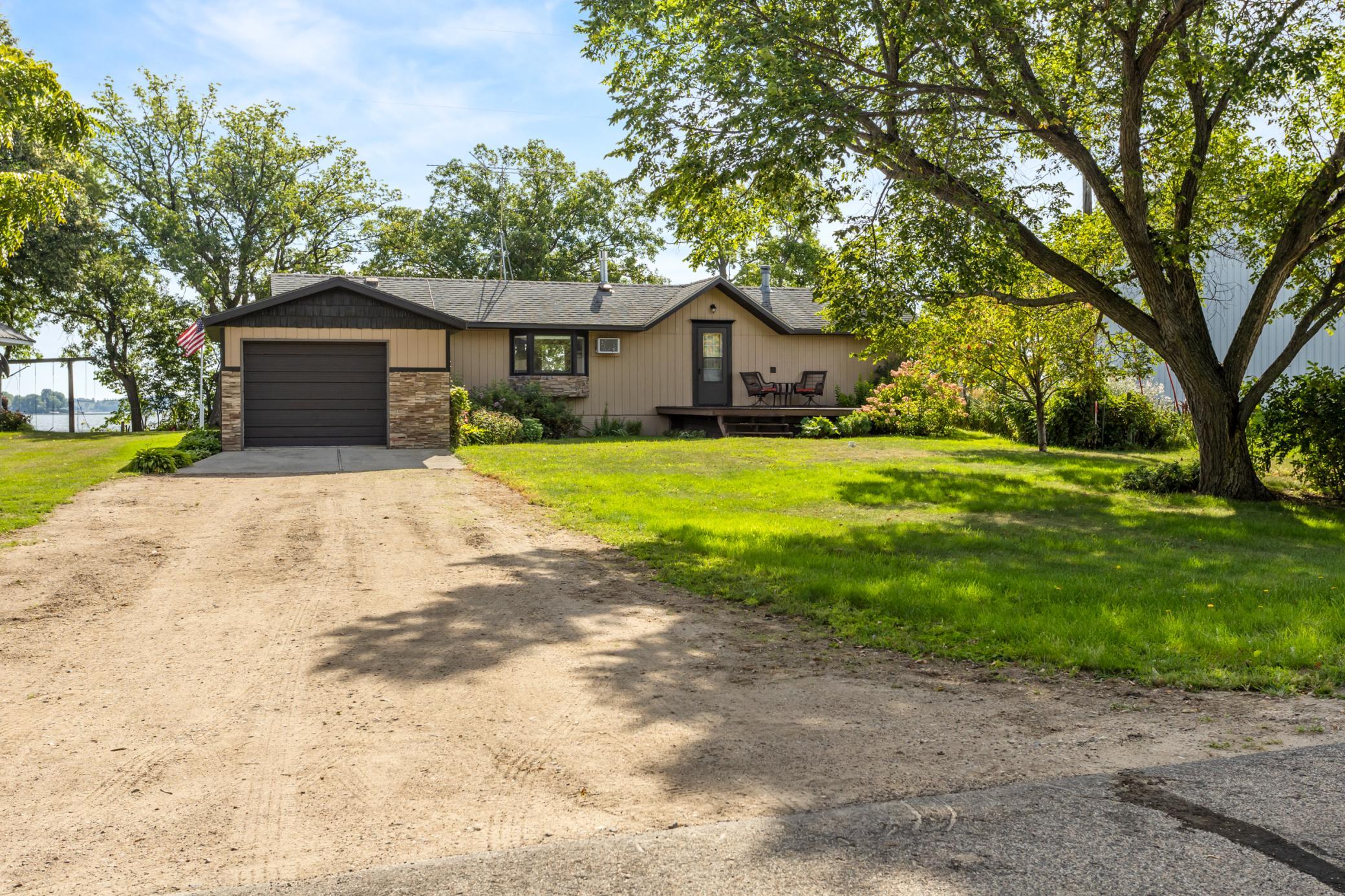 Lakehome 7136236