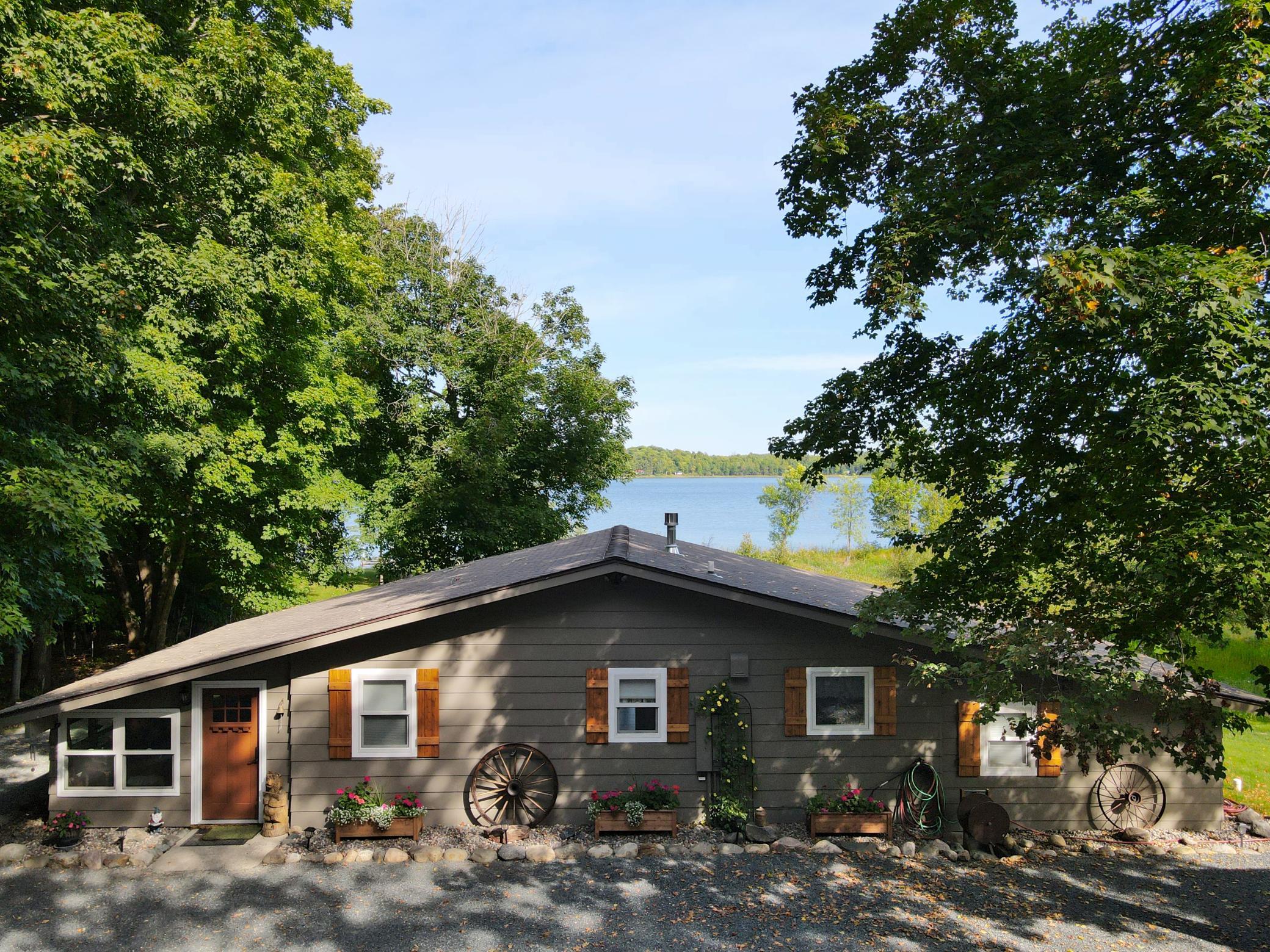 Lakehome 7138696