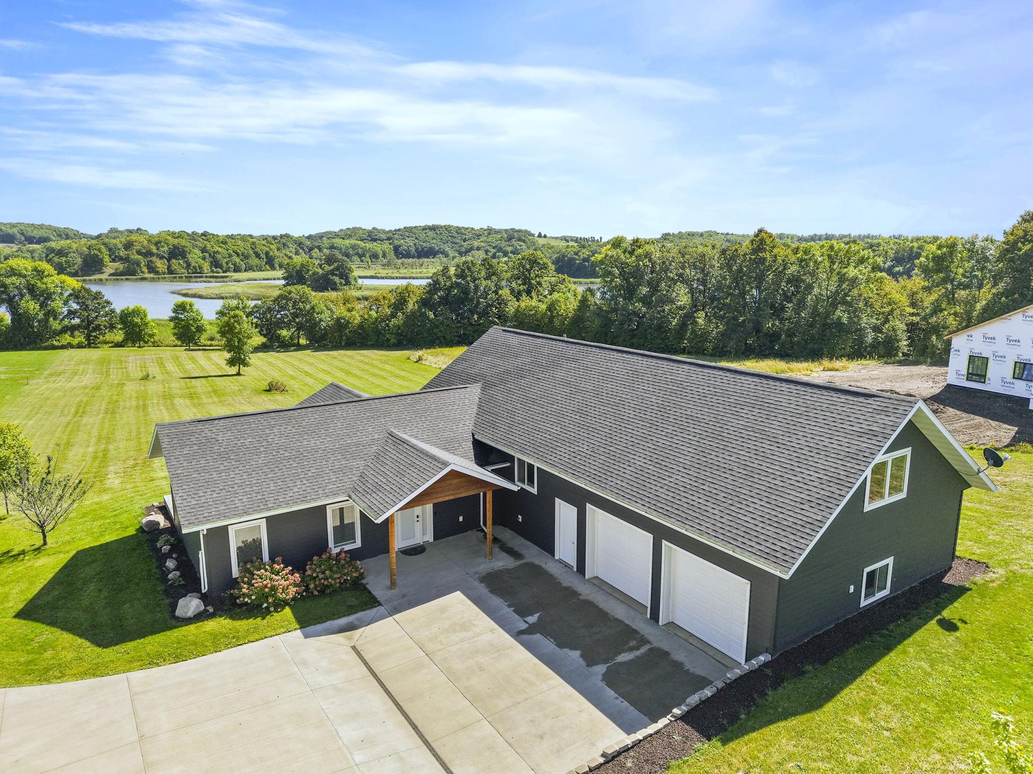 Lakehome 7140845